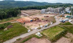 Erdarbeiten vor Baubeginn des Bauprojekts Grüne Höfe Serie 2 im Baugebiet Castelnau Mattheis in Trier